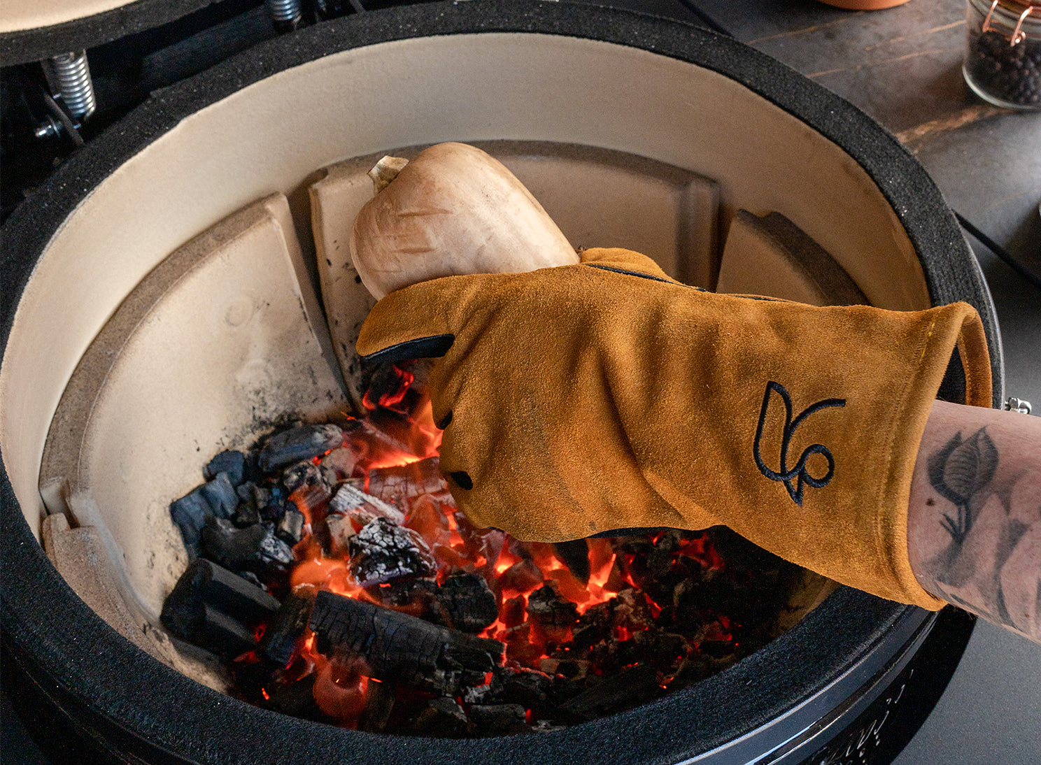 Roostr Buitenkeuken barbecue handschoen leer bruin met bbq 